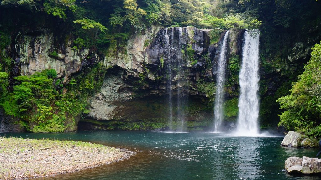 Cheonjeyeon Falls